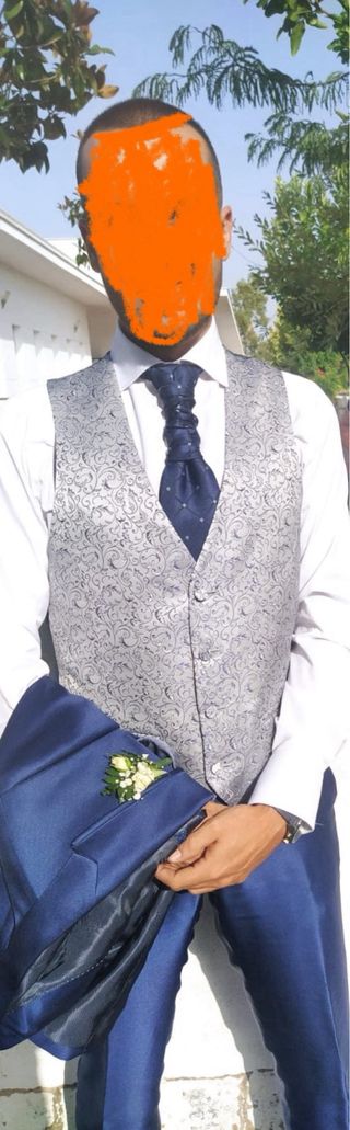 Traje de novio azul