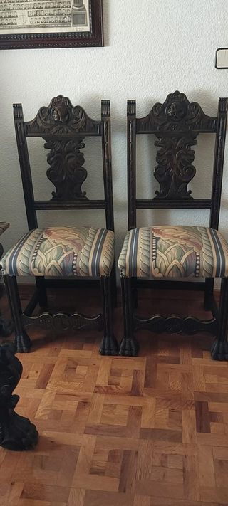 Escritorio clásico, sillas y mueble