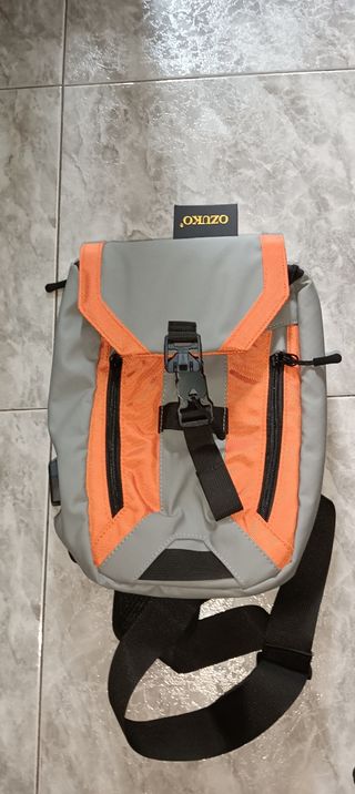 Mochila Pecho Ozuko Gris Naranja