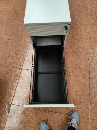 Cajonera blanca metálica con ruedas
