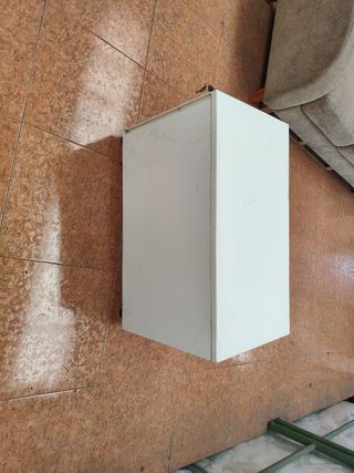 Cajonera blanca metálica con ruedas