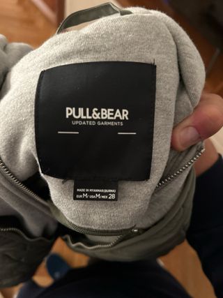 Cazadora Pull&Bear verde acolchada
