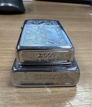 Confezione da 2 accendini ZIPPO Venetian 1991.