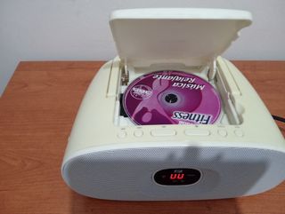 Reproductor Radio CD Preamplificador.