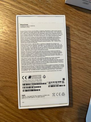 Cajas iPhone 13 mini y 14