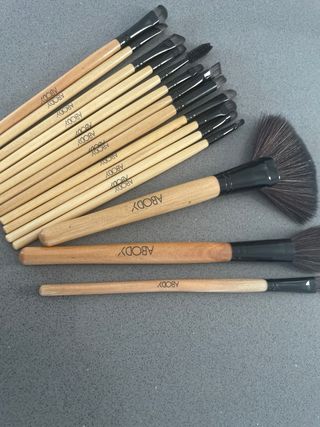 Set de 15 Pinceles de Maquillaje ABODY
