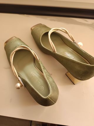 Zapatos de fiesta verde y dorado talla 38