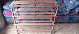 Estantería de madera fina