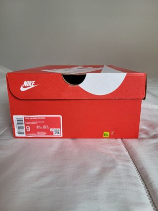 Nike Air Max Invigor Gris y Amarillo