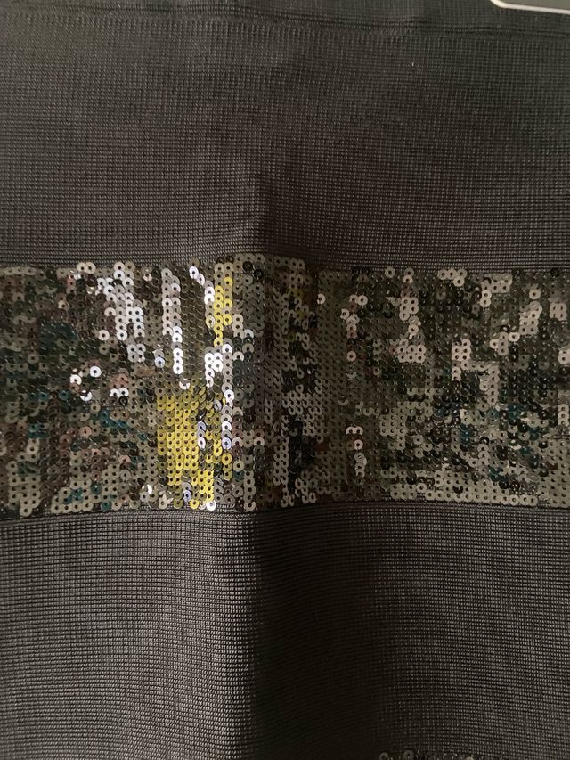 Falda negra con lentejuelas negras