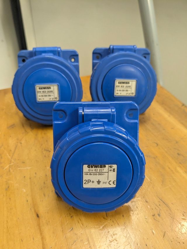 3 Prese industriali GEWISS 2P+T IP67