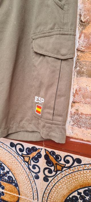 Pantalón hombre marca Speedo en verde kaki.