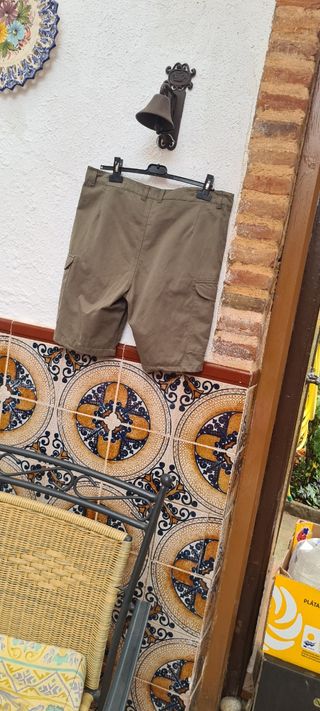 Pantalón hombre marca Speedo en verde kaki.