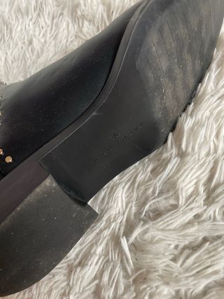 Botines negros con tachuelas de Zara