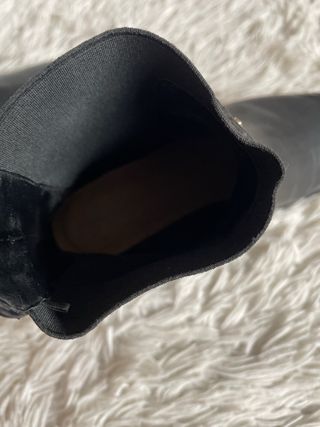 Botines negros con tachuelas de Zara