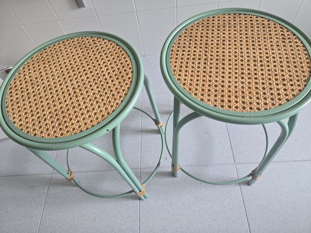 Bancos verdes metal y ratán (2 unidades) (55 cm )