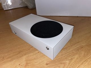 Xbox Series S Blanca + 2 Mandos