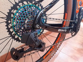 Berria Bravo Expert 6. Talla S. 2021. Carbono.