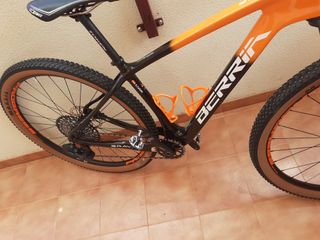 Berria Bravo Expert 6. Talla S. 2021. Carbono.