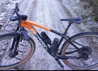 Berria Bravo Expert 6. Talla S. 2021. Carbono.
