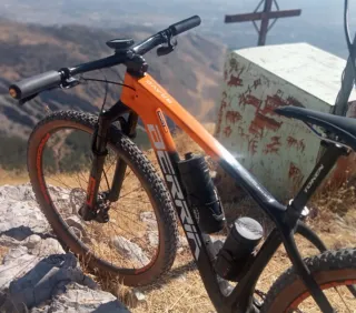 Berria Bravo Expert 6. Talla S. 2021. Carbono.