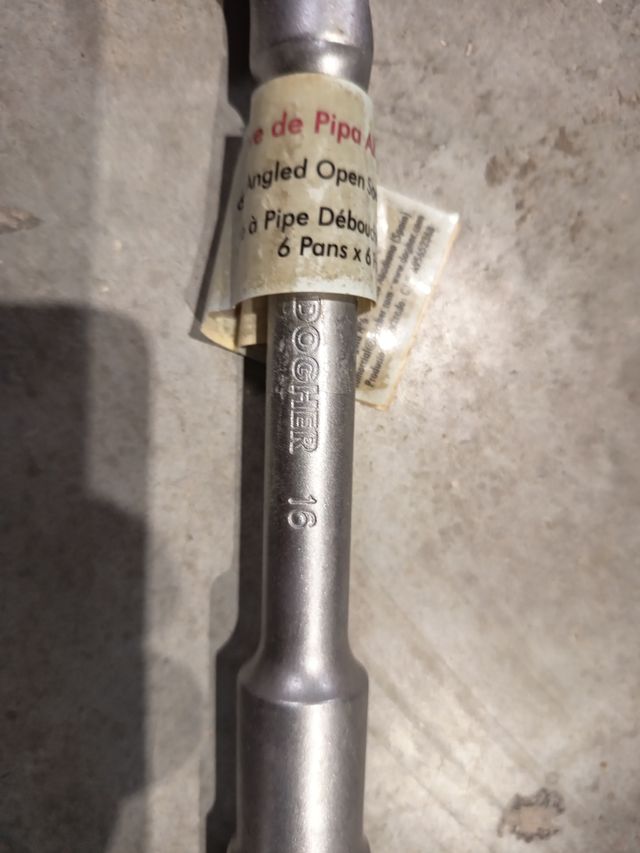 Llave de pipa acodada 16 mm