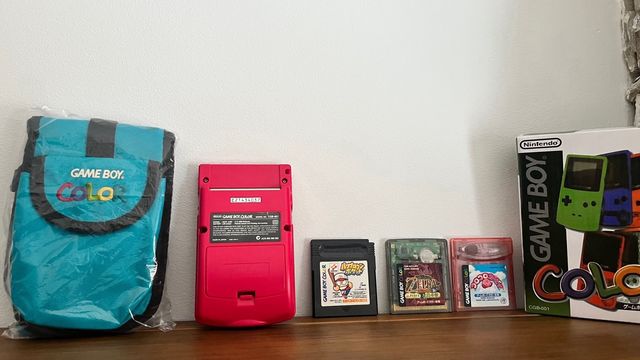 Game Boy Color + 3 juegos, funda y caja