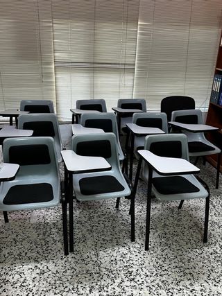 12 banchi di scuola in metallo e plastica