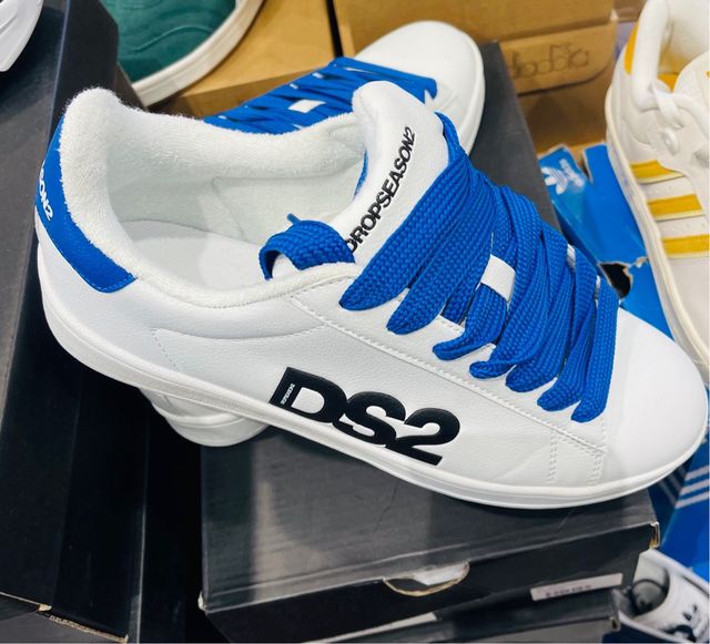 Scarpe DS2 bianche con lacci blu
