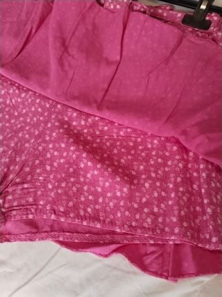 Falda/pantalón rosa con estampado floral