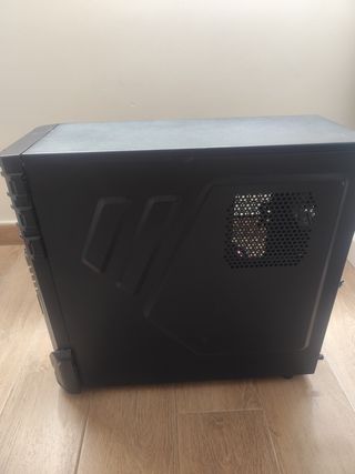 Caja PC Aerocool y extras