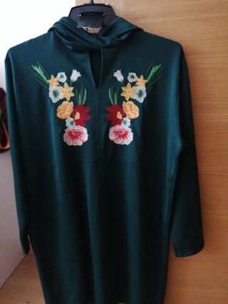 Vestido Zara verde con bordado floral