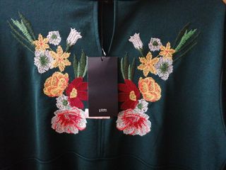Vestido Zara verde con bordado floral