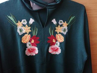 Vestido Zara verde con bordado floral