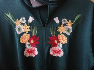 Vestido Zara verde con bordado floral