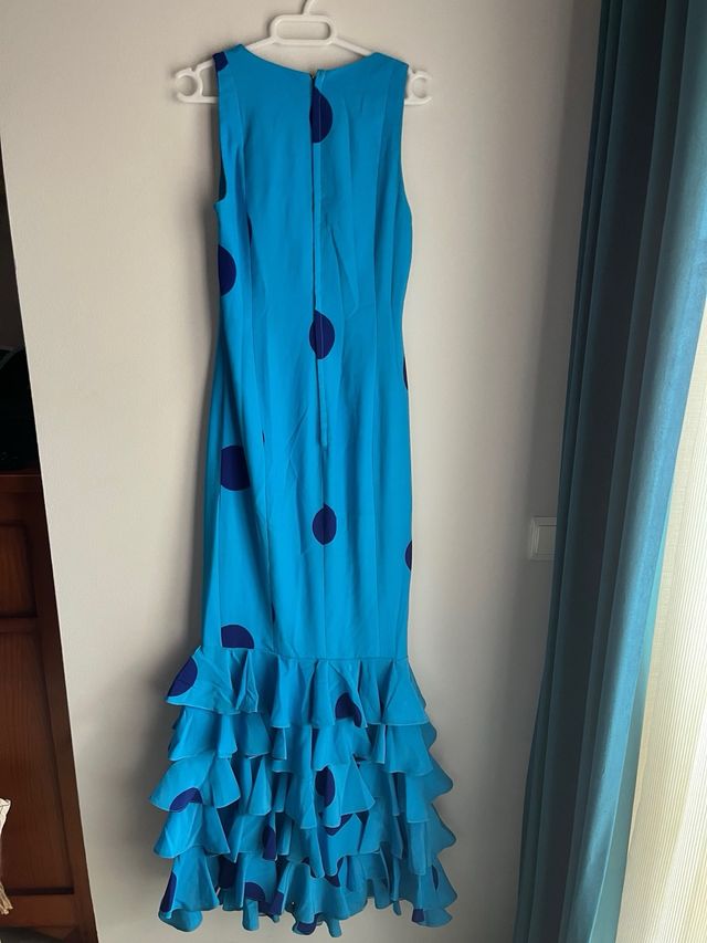 Traje de flamenca azul con lunares