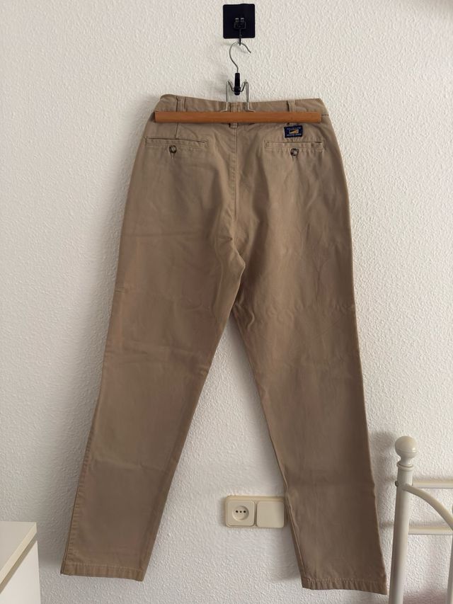 Pantalón chino casual Azum Line.