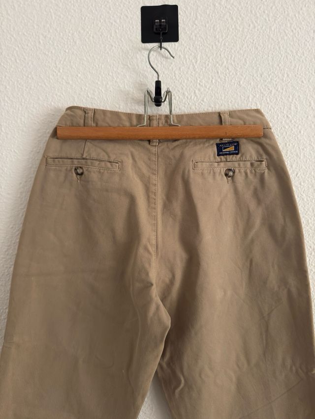 Pantalón chino casual Azum Line.