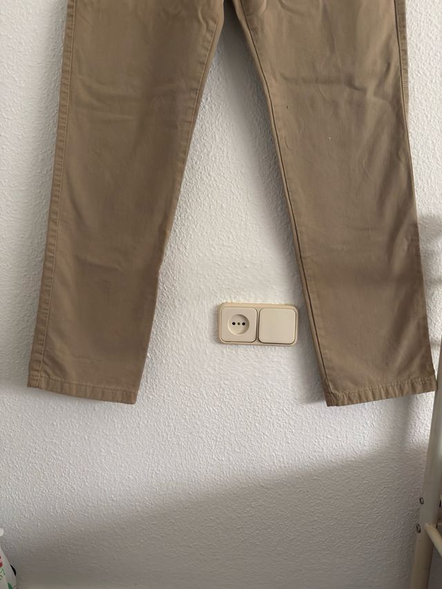 Pantalón chino casual Azum Line.