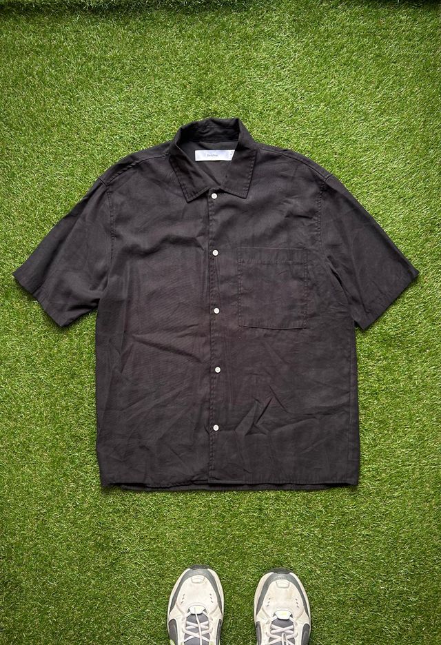 Bershka Camisa Negra Manga Corta (L)