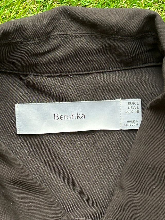 Bershka Camisa Negra Manga Corta (L)