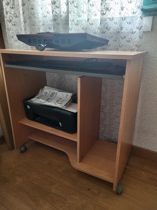 Mesa escritorio con ruedas y bandeja teclado