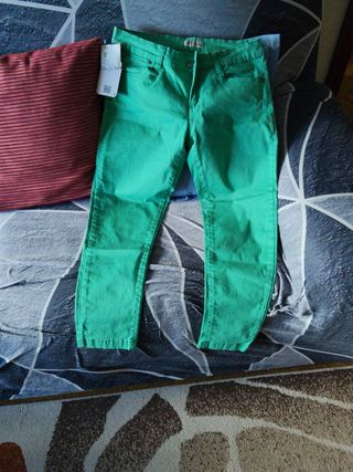 Pantalón verde sin estrenar con etiquetas