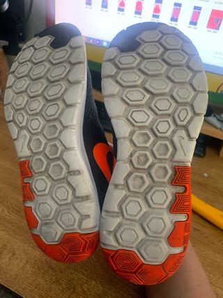 Zapatillas Nike Negras y Naranjas