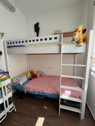 Cama alta infantil blanca