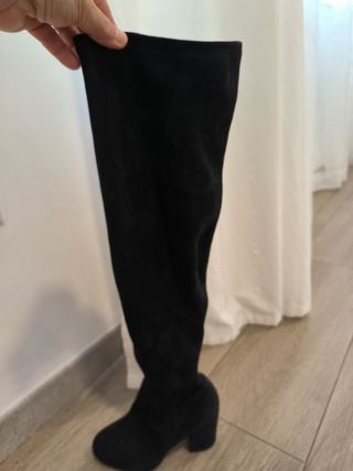 Botas altas negras de antelina. Compra las dos 50