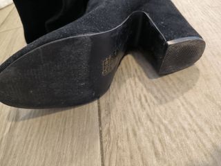 Botas altas negras de antelina. Compra las dos 50
