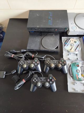 Consola PlayStation 2 con 4 mandos y juegos