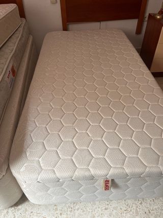 Canapé de tela y madera
