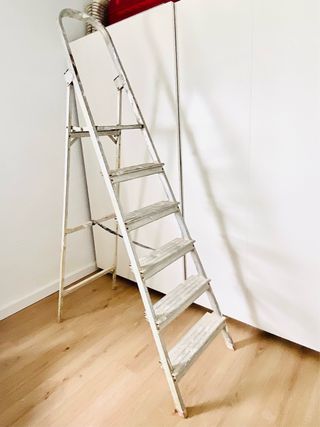 Escalera de aluminio con 6 peldaños. Muy firme!!